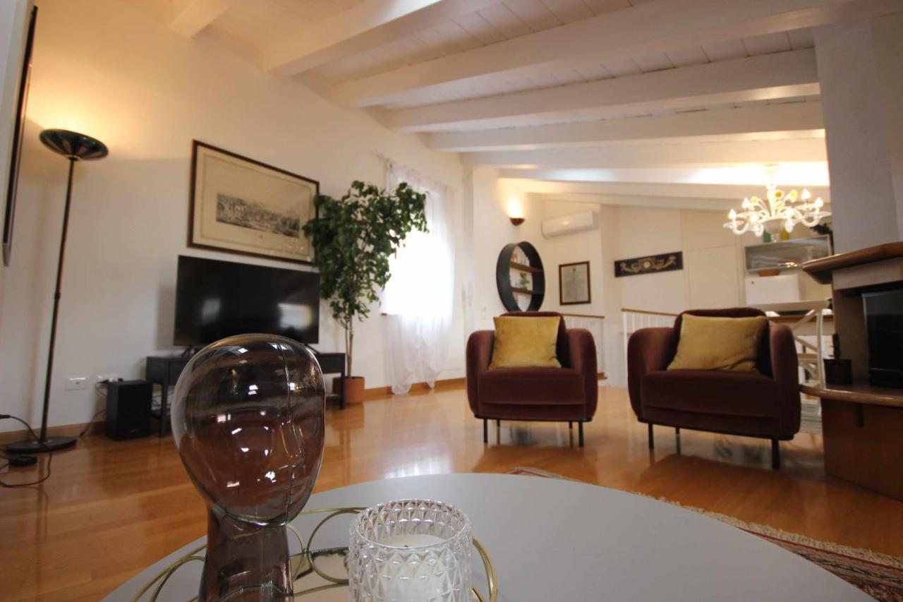 Case Vr Holiday Attico San Domenico Верона Экстерьер фото