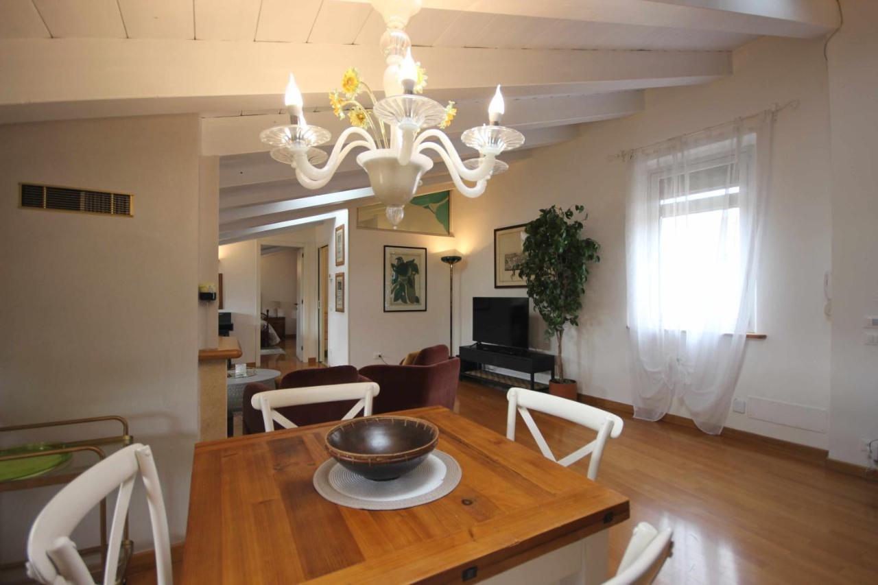 Case Vr Holiday Attico San Domenico Верона Экстерьер фото