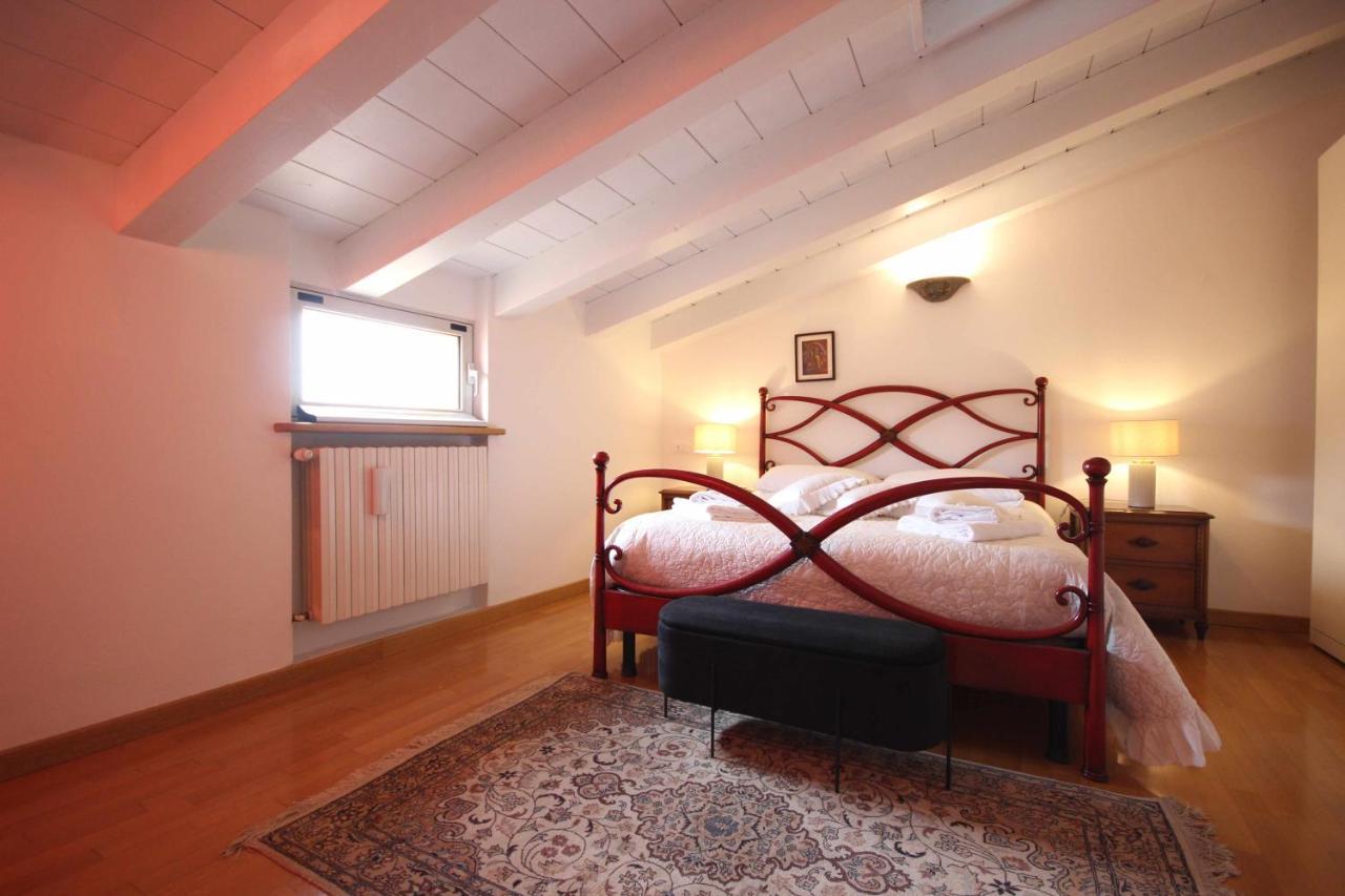 Case Vr Holiday Attico San Domenico Верона Экстерьер фото
